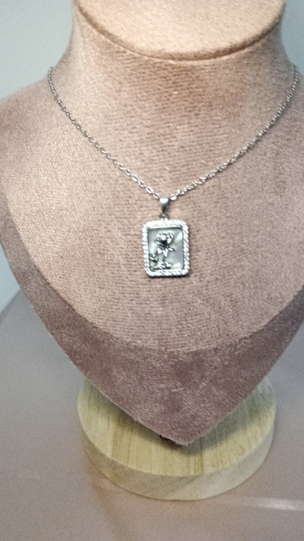 Collier rosy