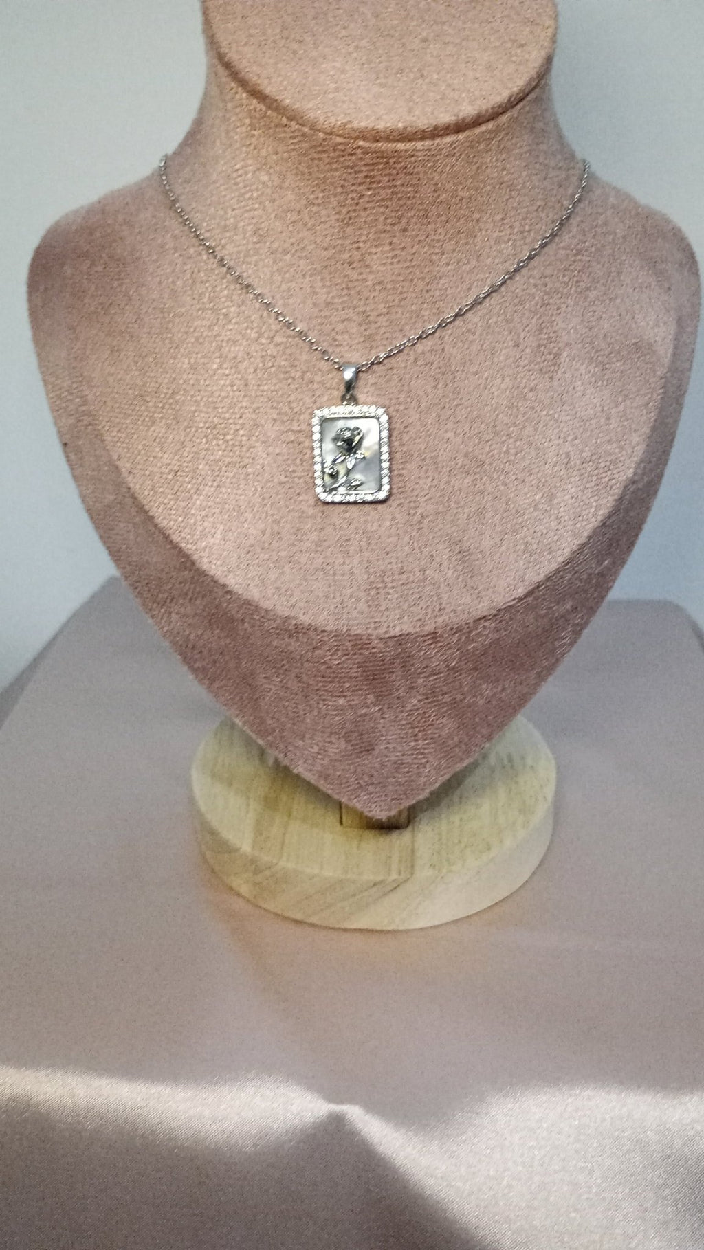 Collier rosy